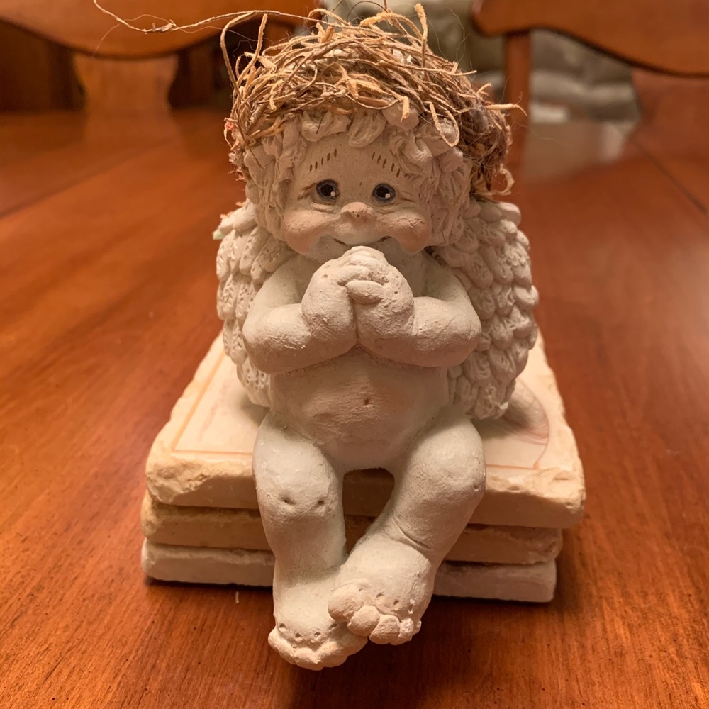 Cherub Angel Figurine with Straw Hair - White Cream